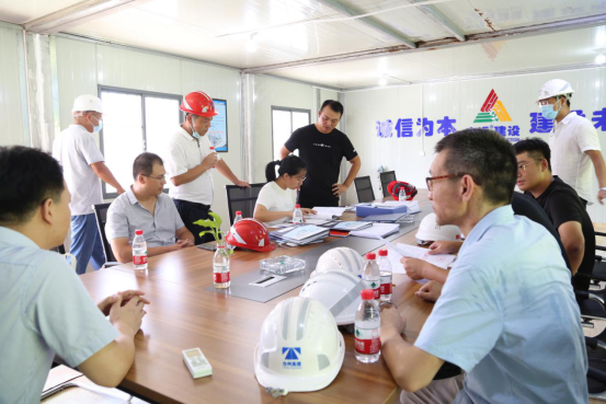 1630629344916627.png 圖為安全臺賬檢查現場.png